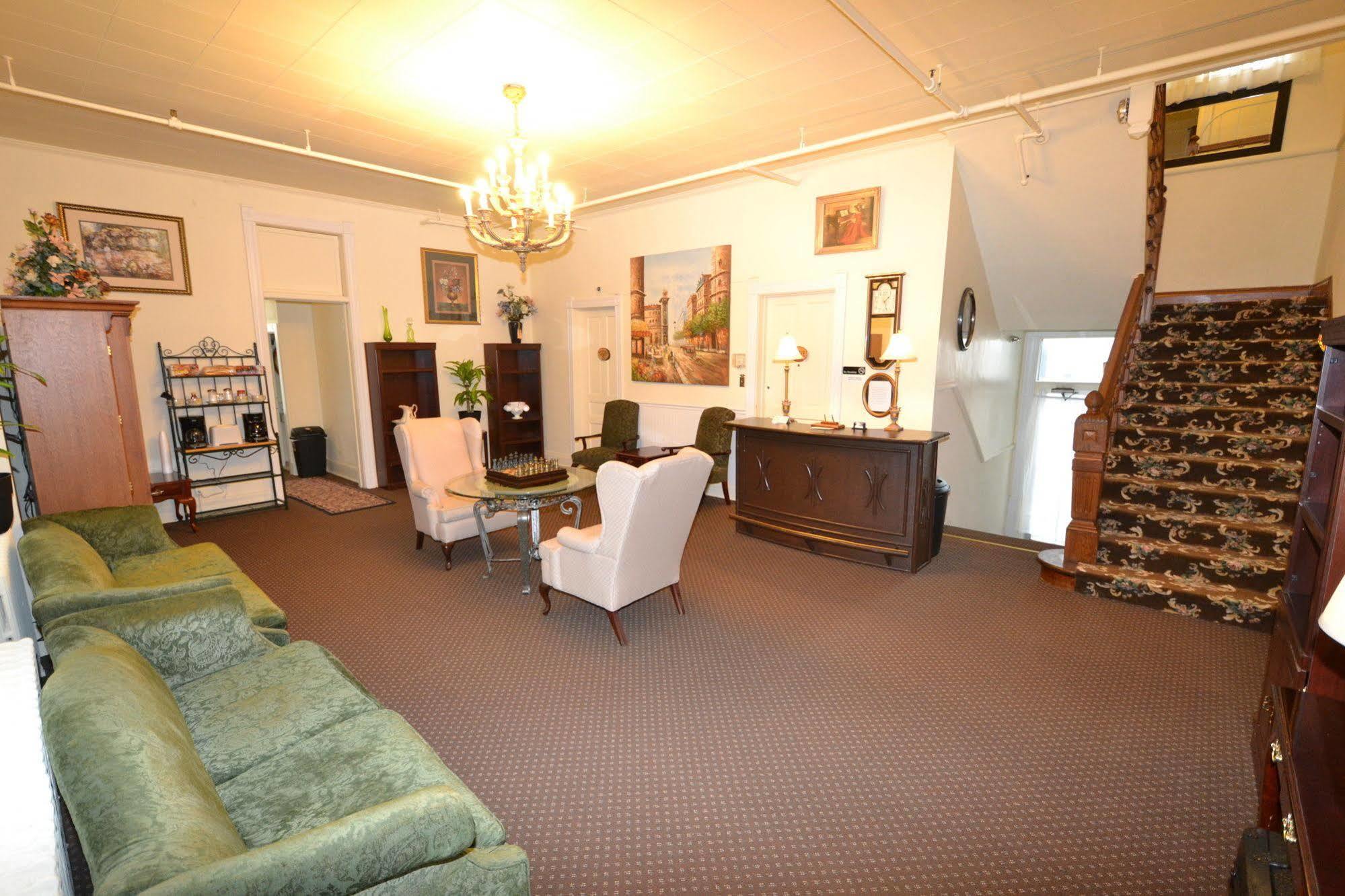Perfect Stay Inn & Suites Blair Bagian luar foto