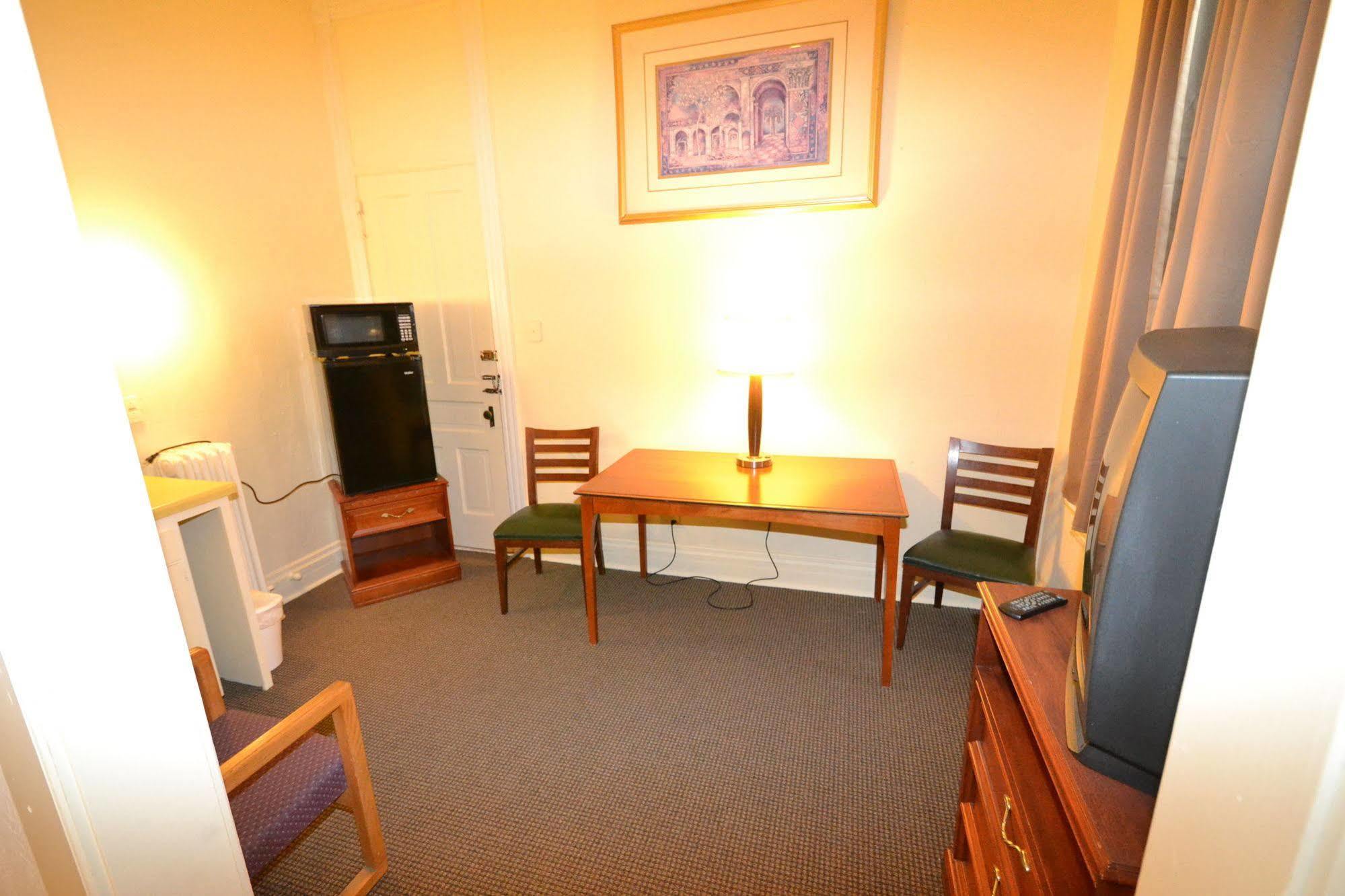 Perfect Stay Inn & Suites Blair Bagian luar foto
