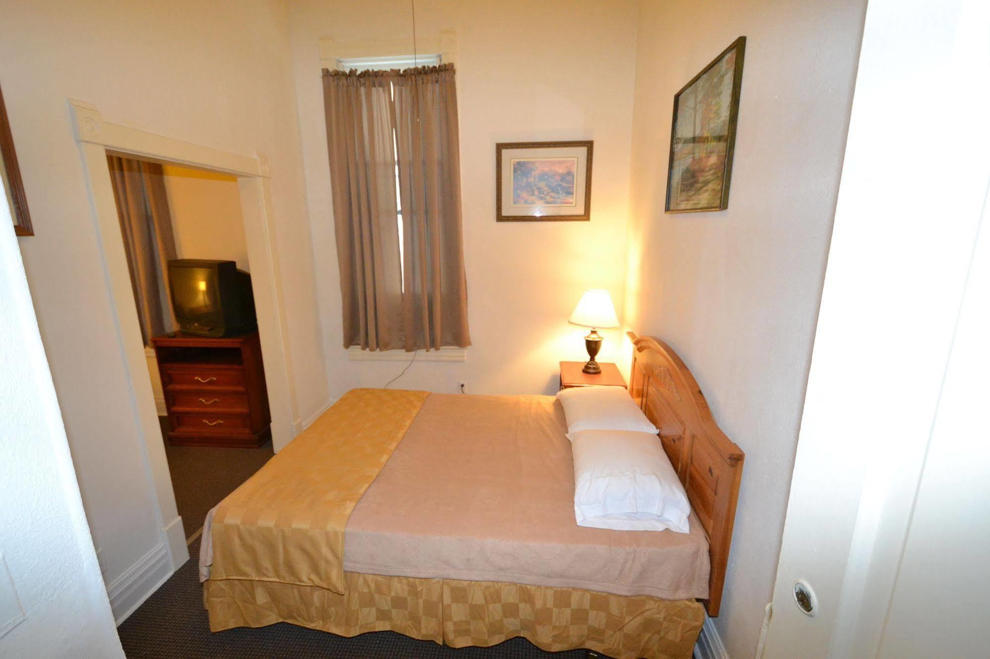 Perfect Stay Inn & Suites Blair Bagian luar foto