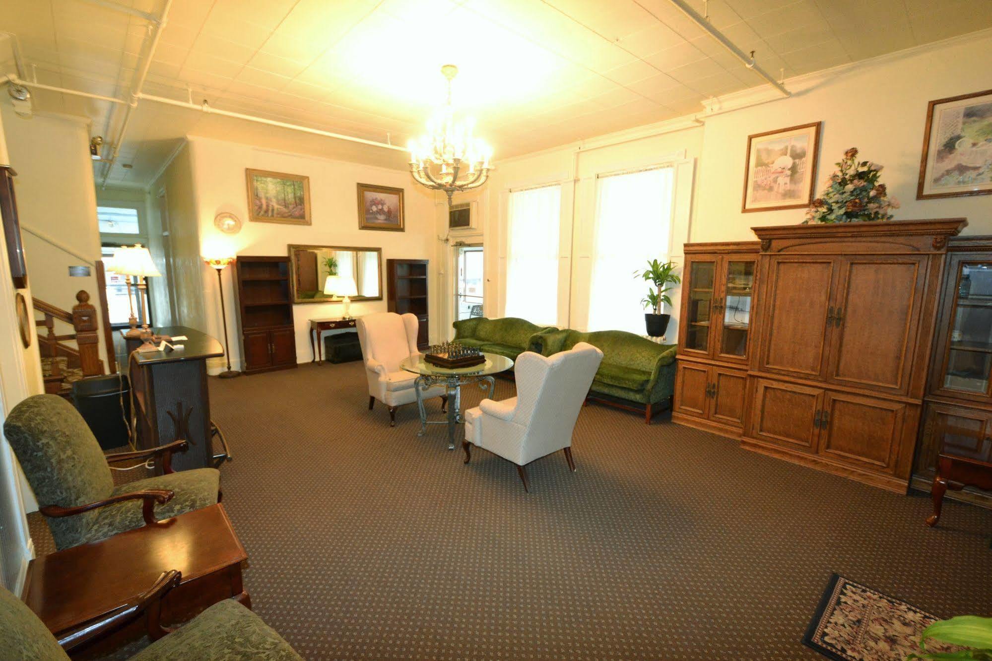 Perfect Stay Inn & Suites Blair Bagian luar foto