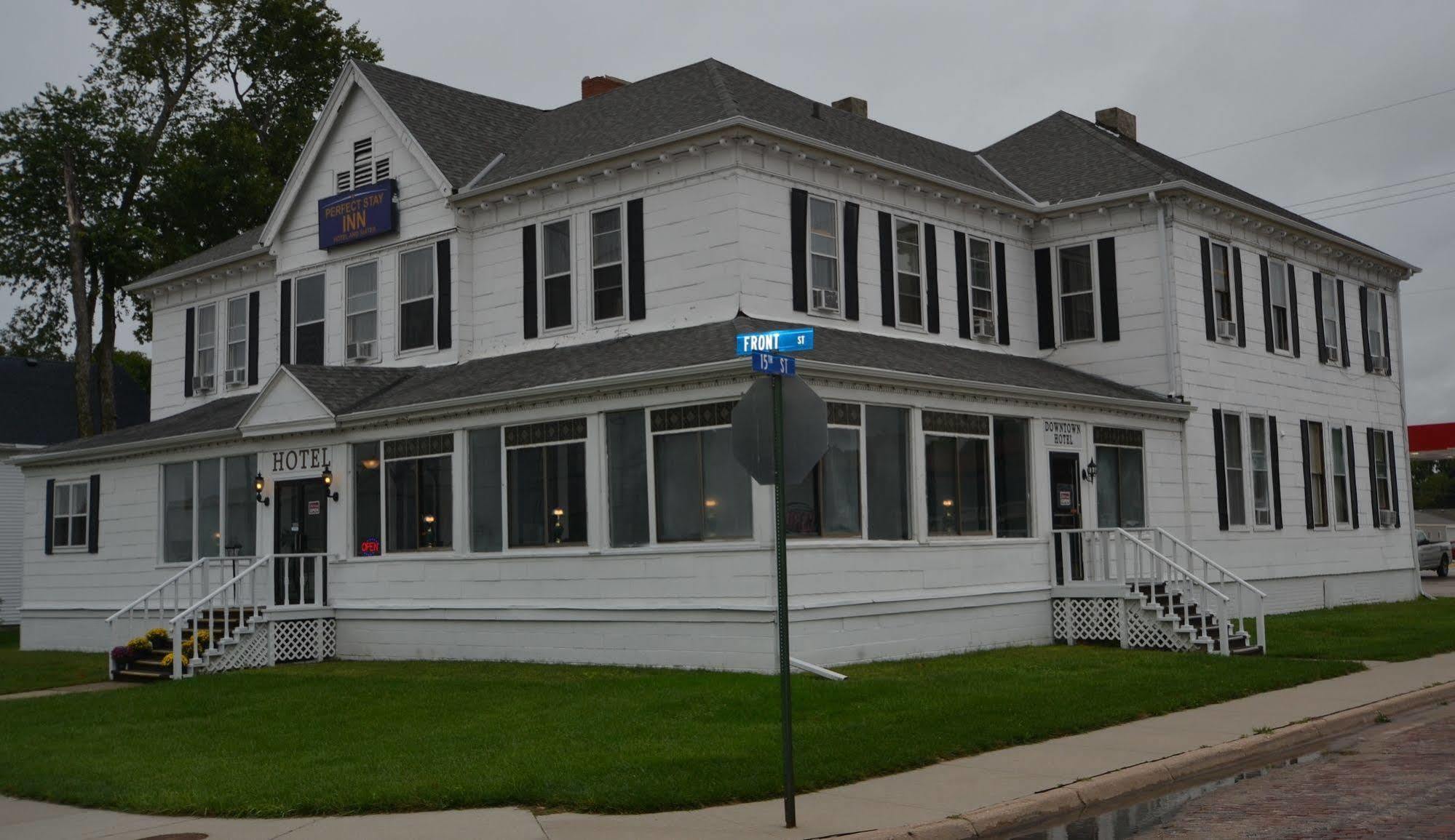 Perfect Stay Inn & Suites Blair Bagian luar foto